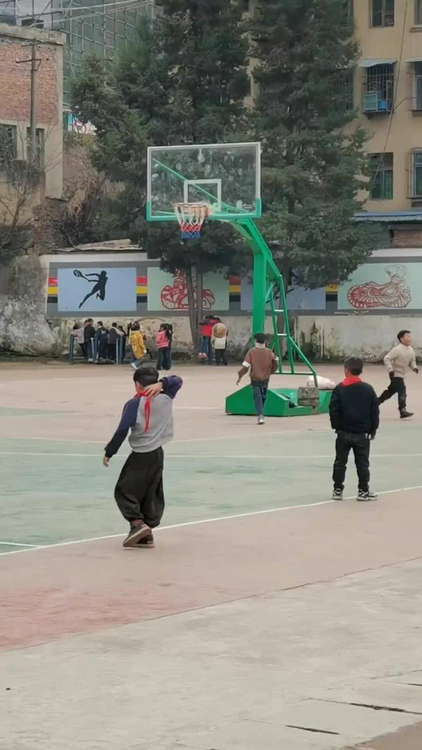 希望籃球能夠給你帶來真正的快樂，幸福?。?></div>
<p>希望籃球能夠給你帶來真正的快樂，幸福?。?/p>
</a>
</li>
<li>
<a href=