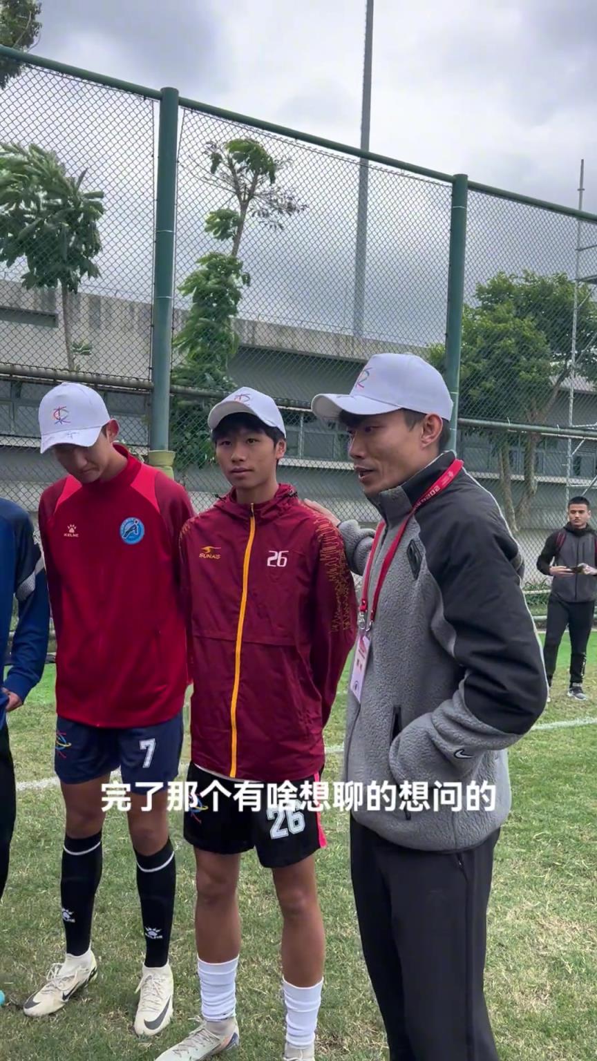 有啥要說的、有啥想問的就問！鄭智空降海口觀瀾湖指導(dǎo)青少年球員