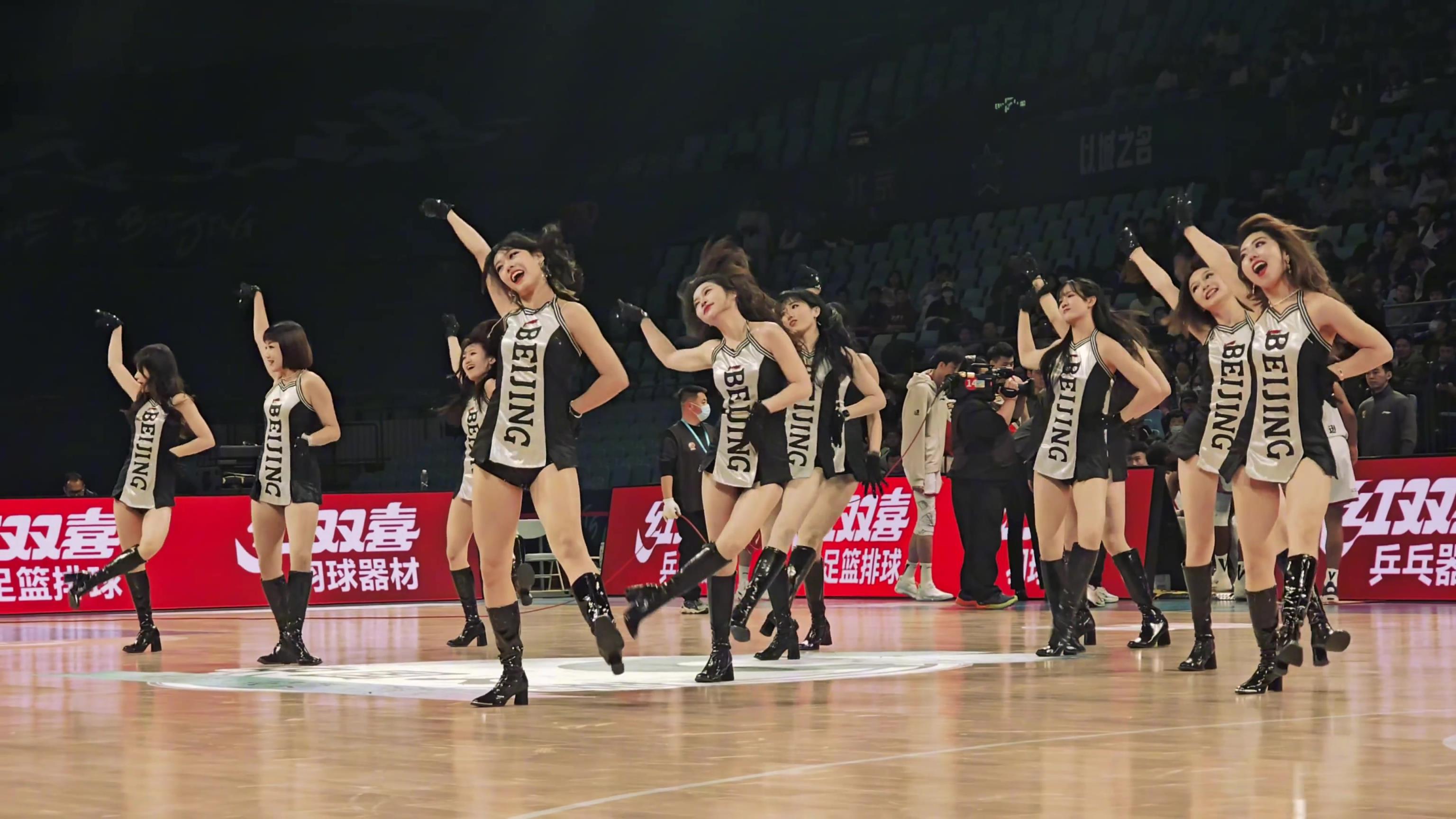 火辣熱舞！北京首鋼男籃啦啦寶貝show time！！