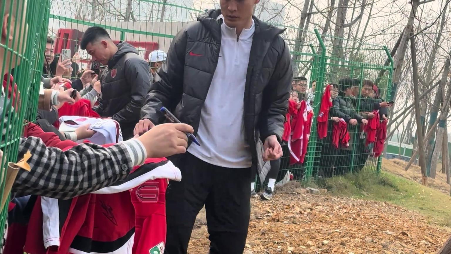 新援到位！快速融入“書法文化” ，歡迎來(lái)到我們?nèi)爻谴蠹彝?></div>
<p>新援到位！快速融入“書法文化” ，歡迎來(lái)到我們?nèi)爻谴蠹彝?/p>
</a>
</li>
<li>
<a href=
