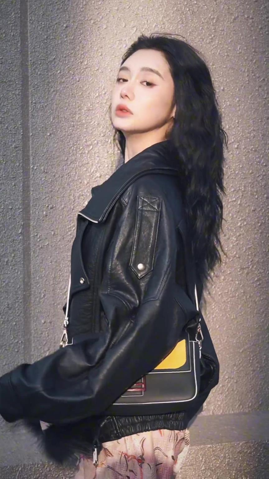 美娜曬視頻：今天不當(dāng)小美，當(dāng)小帥！