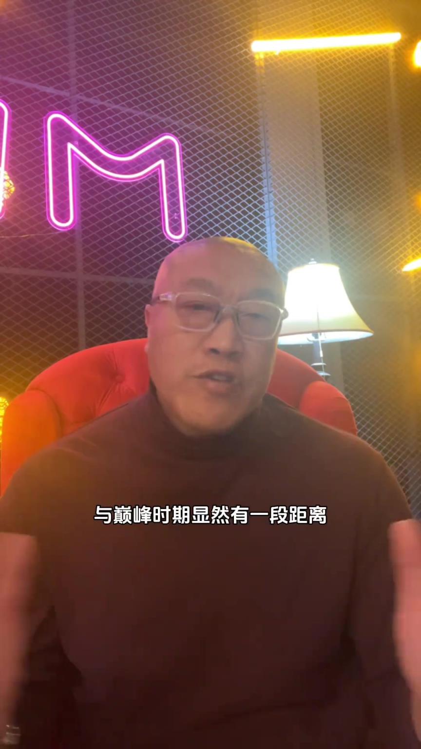 馬?。盒】ū仨毶蠄?chǎng)打球！哈登承擔(dān)了本該是小卡的責(zé)任和壓力