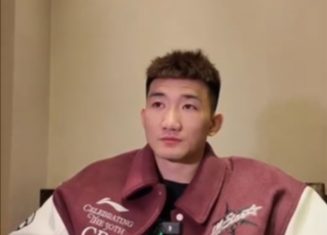 咋形容你和王博的關(guān)系？孫銘徽：像家人 他訓(xùn)練&生活中很照顧我們